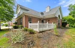 1002 White Pine Pl, La Grange, KY 40031