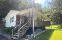 33 TULIP DR, Dingess, WV 25671