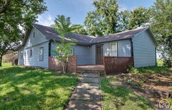 1501 NE Calhoun Bluff TER, Topeka, KS 66617