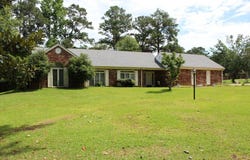 1600 Christine Dr, Mccomb, MS 39648
