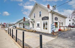 606 Metacom Avenue, Warren, RI 02885