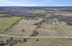 769 E Dade 172, Everton, MO 65646
