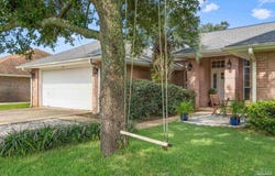 1145 Finch Dr, Gulf Breeze, FL 32563