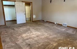 505 E ELM Street, Carlinville, IL 62626