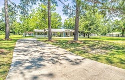 8115 8Th Street, Laurel Hill, FL 32567