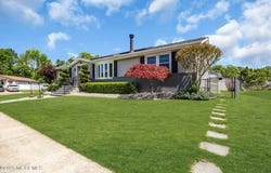 3 Brookview Lane, Manalapan, NJ 07726