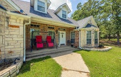 111 Lone Star Drive, Gainesville, TX 76240