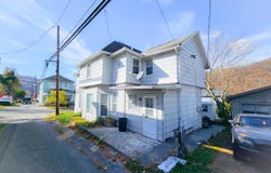 209 5th Ave, Hinton, WV 25951
