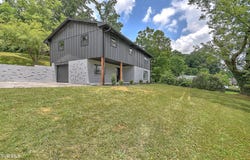 1091 Long Crescent Drive, Bristol, VA 24201