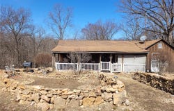 1615 N Service Rd W, St Clair, MO 63077