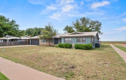 2100 N 8th Street, Tahoka, TX 79373