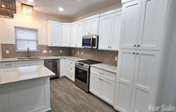 768 8th Street NE, Hickory, NC 28601