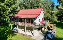 560 S Emerald Isle, Alderson, WV 24910