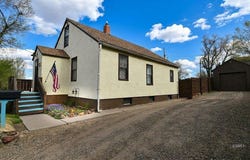 513 E Barry St, Glendive, MT 59330