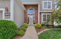 21522 W 98th Terrace, Lenexa, KS 66220