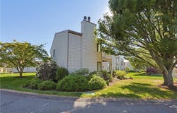 77 Windward Lane, Bristol, RI 02809