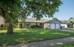 808 Ridge Drive, Bedford, TX 76021