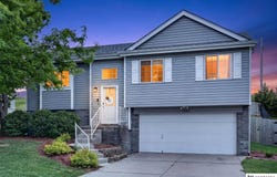 1201 Devon Drive, Papillion, NE 68046