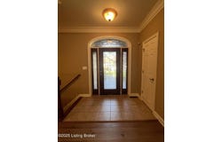 10614 Riva Rd, Louisville, KY 40223