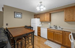 1046 10th Avenue NW, Altoona, IA 50009
