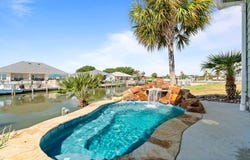 203 WINDJAMMER ST, ROCKPORT, TX 78382