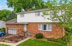 48 Green Crescent Dr, South Strabane, PA 15301