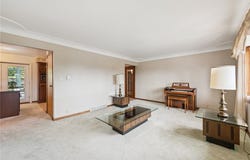 513 McMahon Dr., North Huntingdon, PA 15642