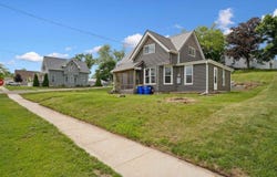 114 W Johnson St, Norway, IA 52318