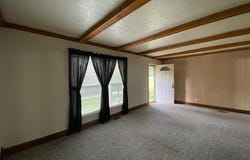 215 Humphrey Ln, Bardstown, KY 40004