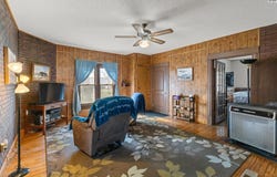 109 E 2nd St, Haven, KS 67543