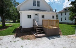302 W Johnson Street, Wolcott, IN 47995-8307