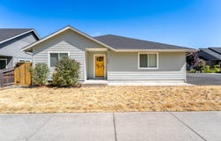 206 SE Grandview Avenue, Grants Pass, OR 97527