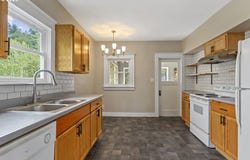 504 ABERNETHY RD, Oregon City, OR 97045