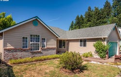 4664 HOLLY St, Springfield, OR 97478