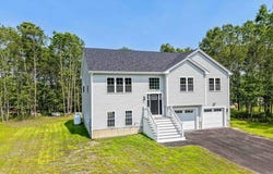 226 Meadow View Ln, Tiverton, RI 02878
