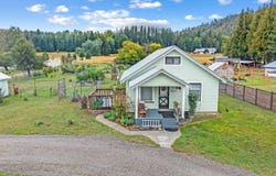 230 S 8th St, Ione, WA 99139