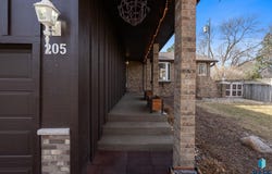 205 E 34th St, Sioux Falls, SD 57105-4932