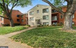 125 CLUBHOUSE DRIVE SW, LEESBURG, VA 20175
