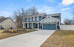 6512 N Winwood Drive, Johnston, IA 50131