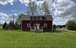 87 Van Deusen Dr, North Bangor, NY 12966