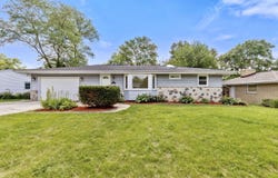 5571 Lakeview Dr, Greendale, WI 53129