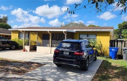 1360 N 73rd Way, Hollywood, FL 33024