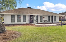 4627 S Lake Dr, Tupelo, MS 38801