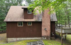 105 Tupelo Lane, Greentown, PA 18426