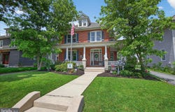 1039 E MAIN STREET, NEW HOLLAND, PA 17557