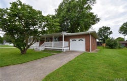 411 S Walnut Street, Mount Olive, IL 62069