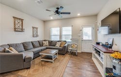 292 Middle Green Loop, Floresville, TX 78114