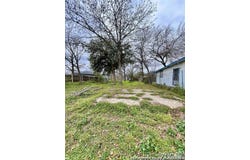708 4th, Natalia, TX 78059