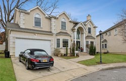 968 Bowe Road W, Valley Stream, NY 11580