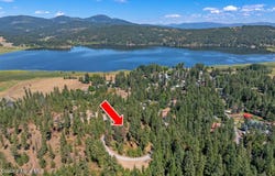 18549 W Holliday Way, Hauser, ID 83854